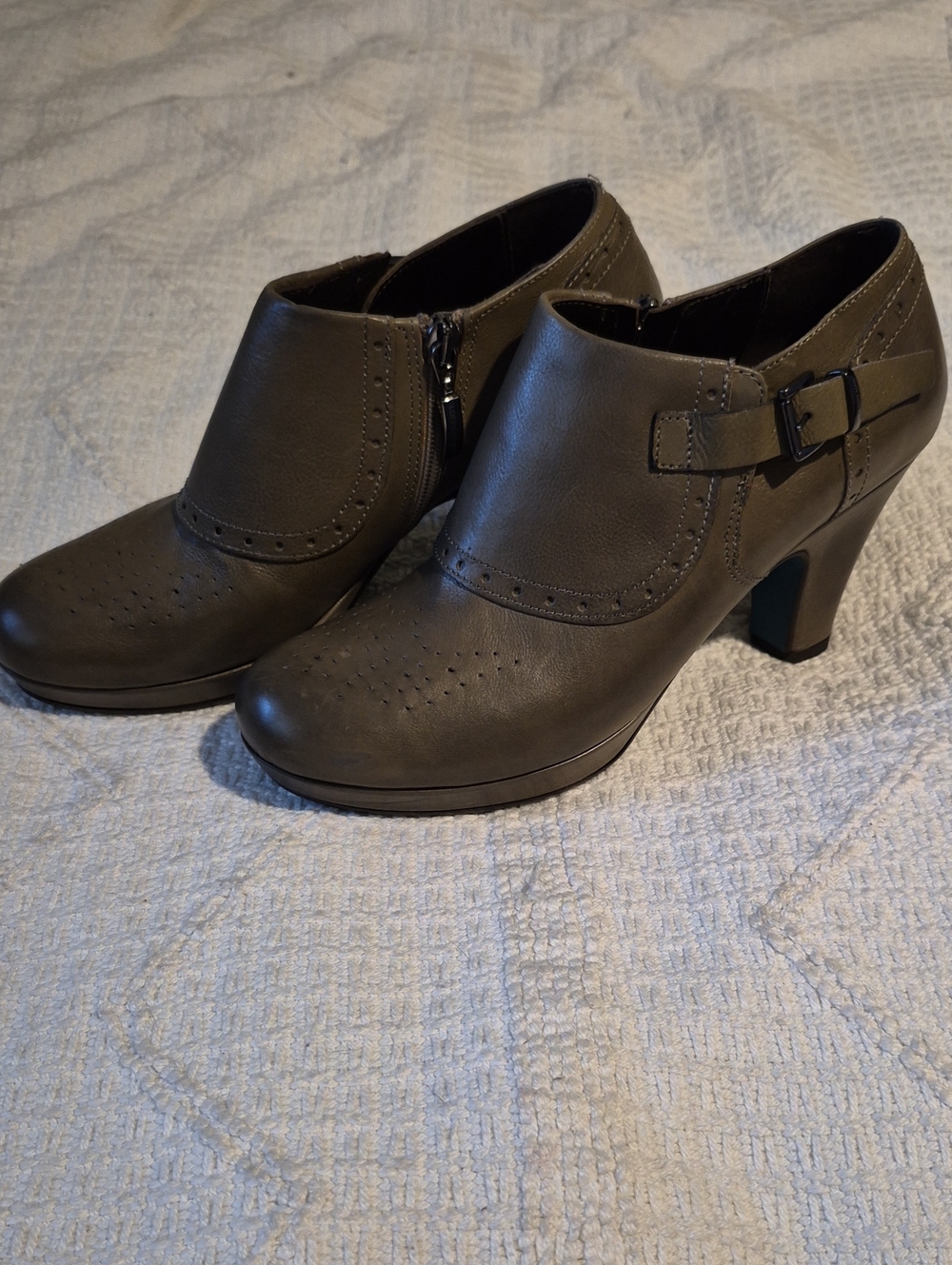 Lorenzo Mari Perforated Olive Green Leather Monk-Strap Bootie Pumps Size 8.5